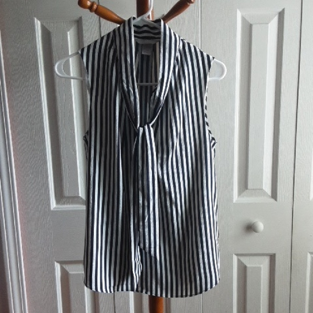 H&M Black and White Tie Front Blouse